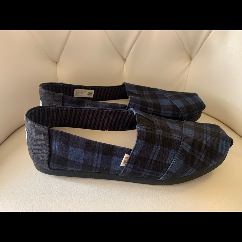 Toms Size 10 womens or 8.5 mens